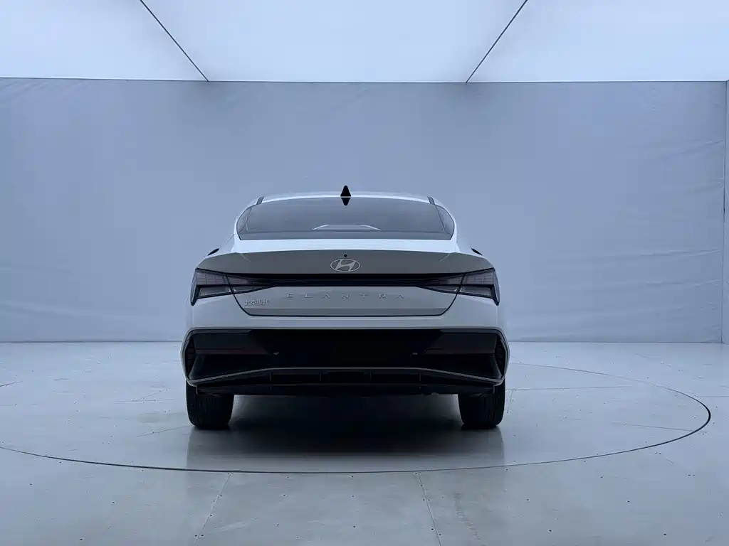 Hyundai Elantra — миниатюра 5
