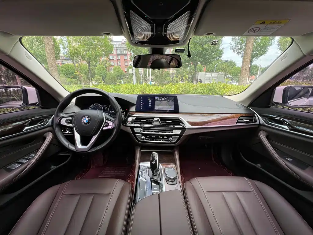BMW 5 Series — миниатюра 11