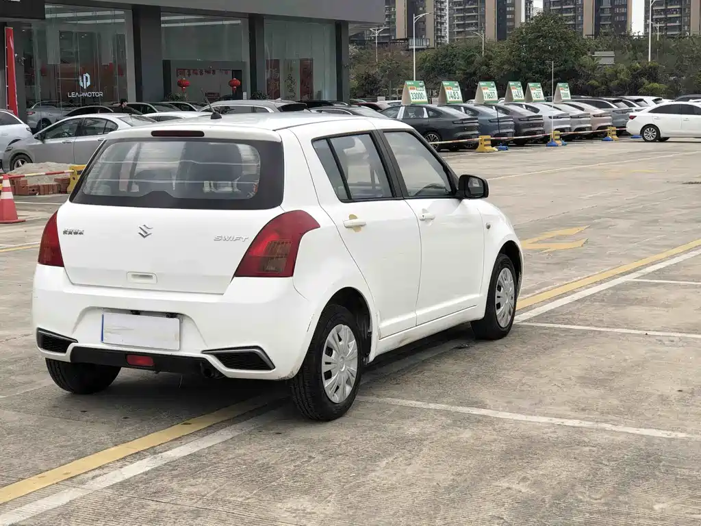 SUZUKI SWIFT