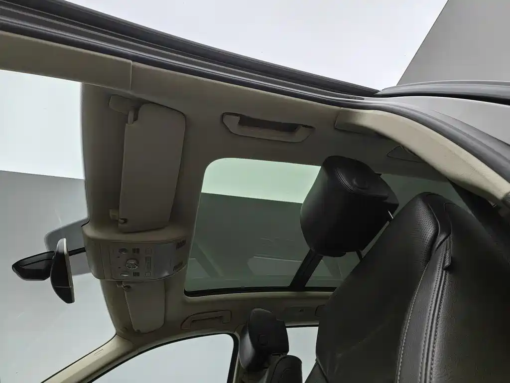 Volkswagen Touareg — миниатюра 14