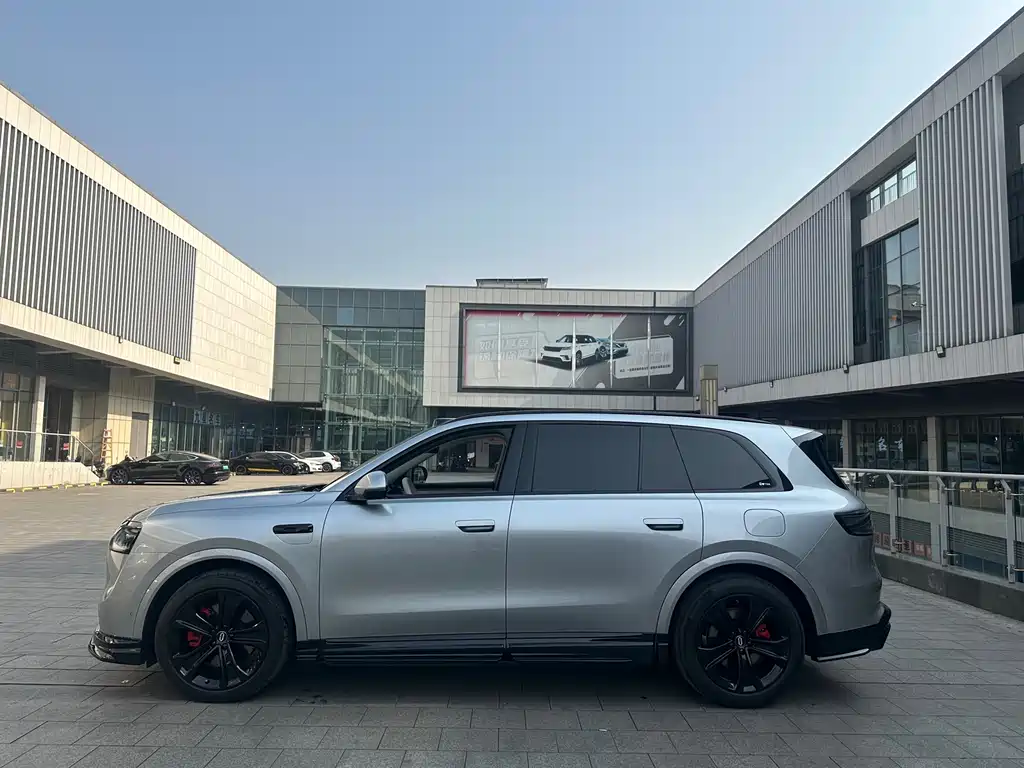 AITO ASK THE WORLD M8