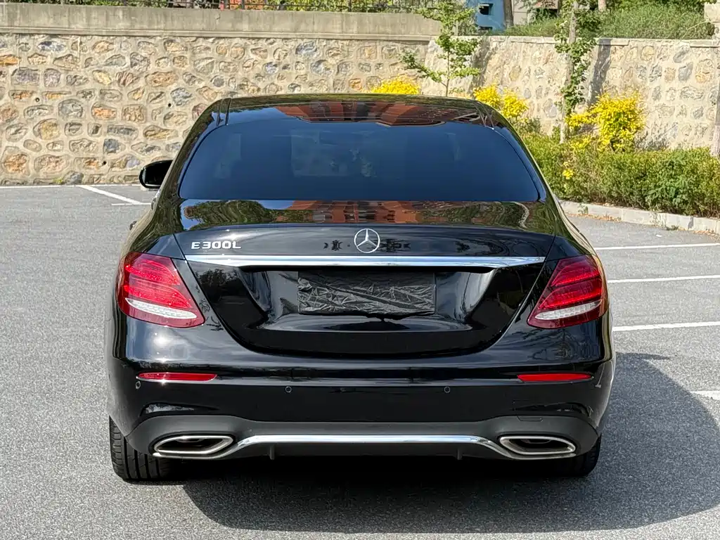 Mercedes-Benz E-Class — миниатюра 6