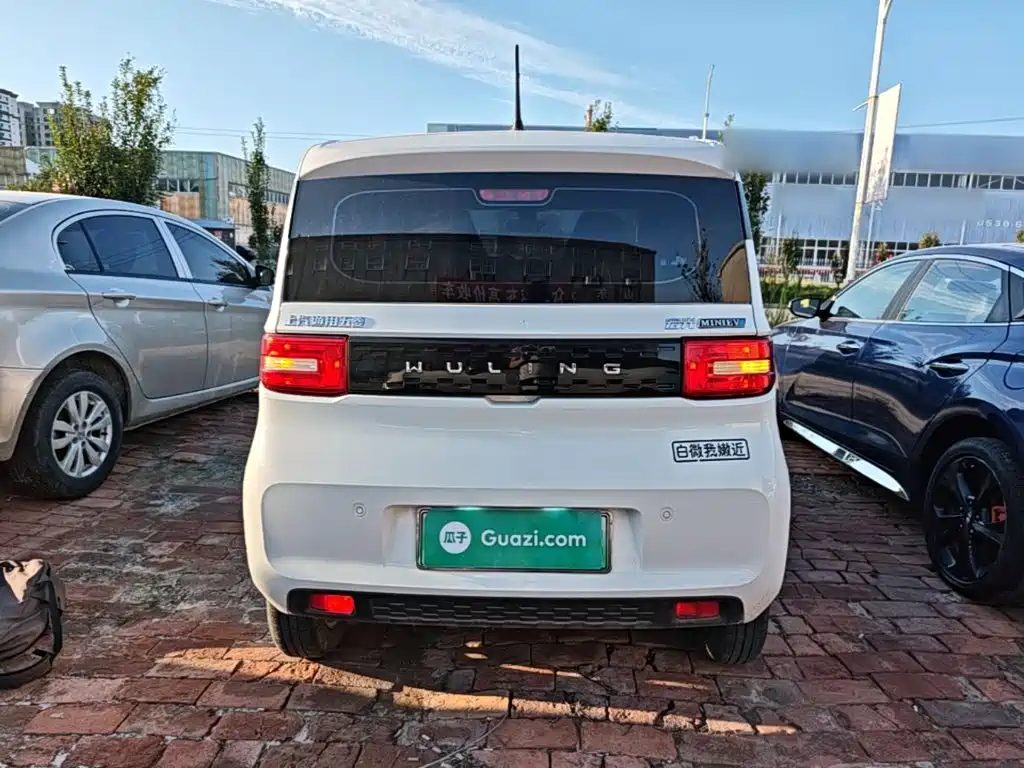 Wuling MINIEV — миниатюра 6