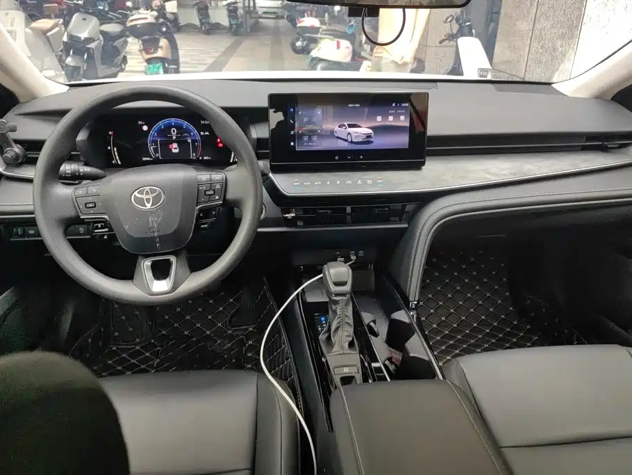 Toyota Camry — миниатюра 12