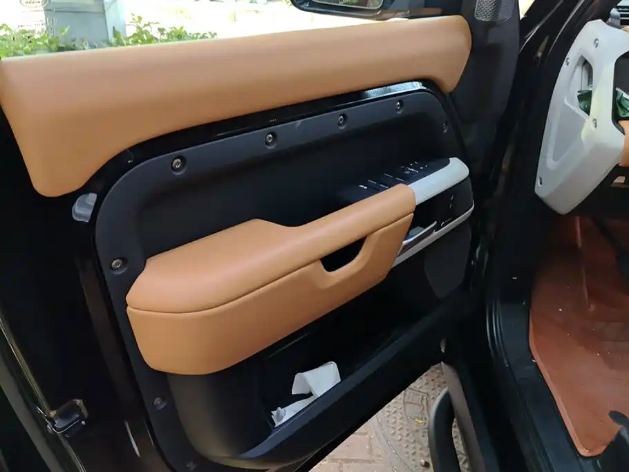 Land Rover Defender — миниатюра 7