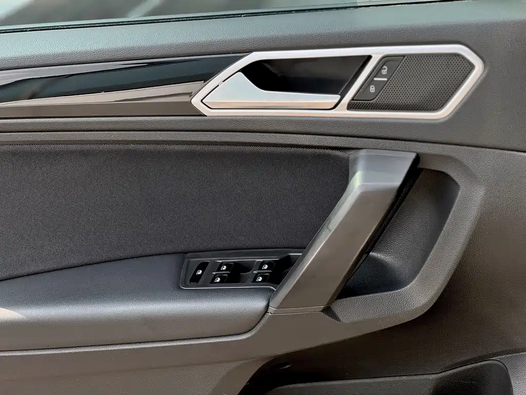 Volkswagen Tiguan L — миниатюра 11