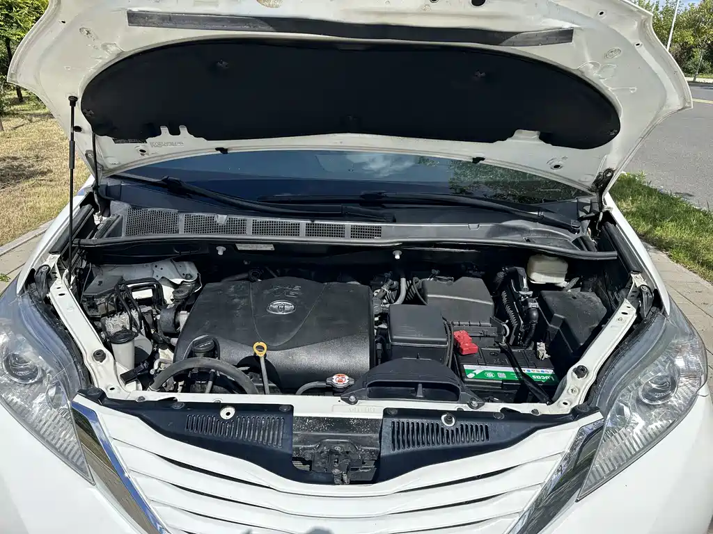 Toyota Sienna — миниатюра 17