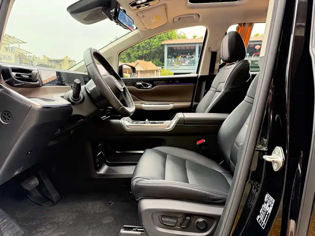 GAC Motor Trumpchi E8 PHEV — миниатюра 5