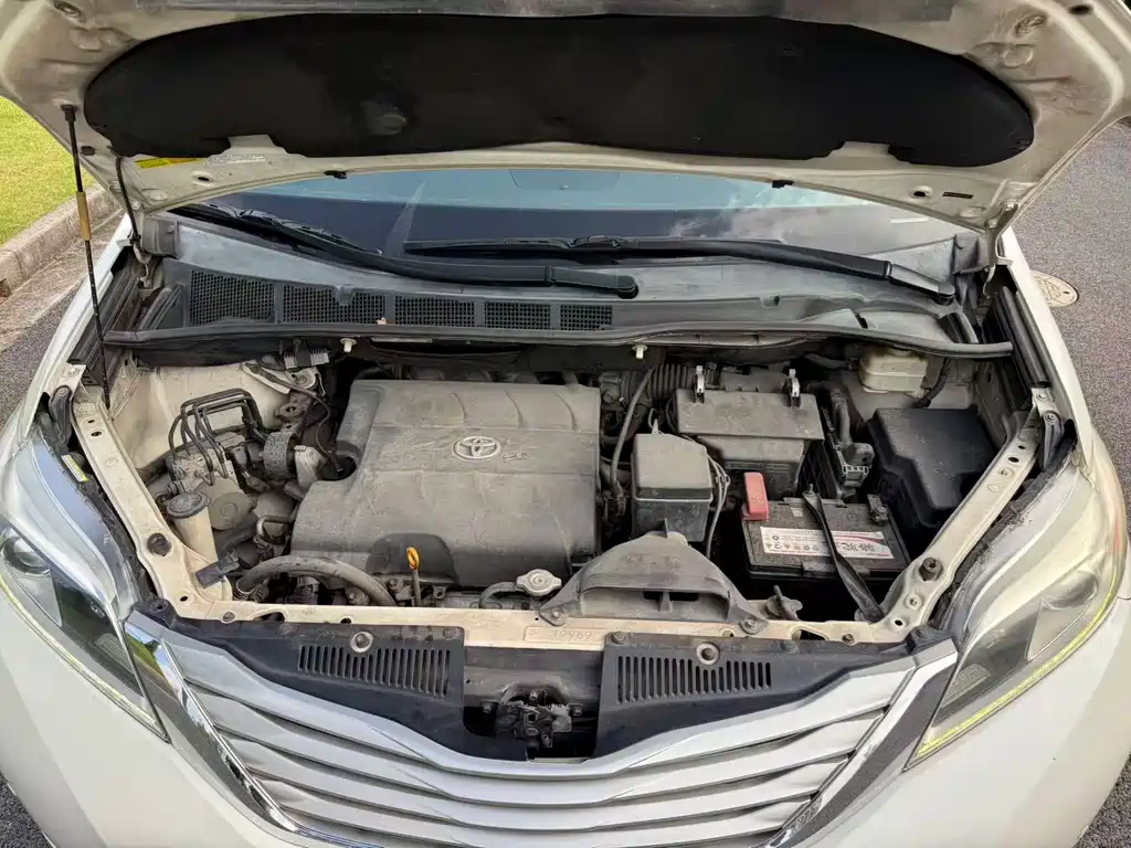Toyota Sienna — миниатюра 17