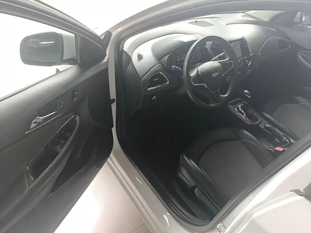 Chevrolet Cruze — миниатюра 16