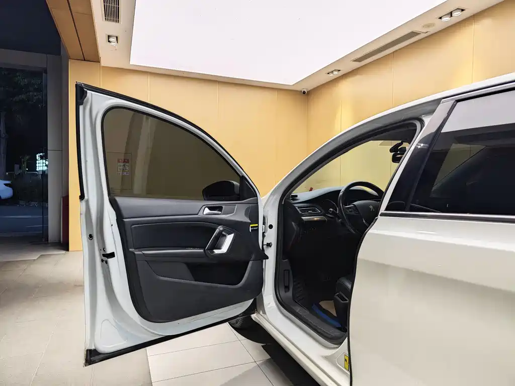 Peugeot 408 2015 1.2T AT Luxury