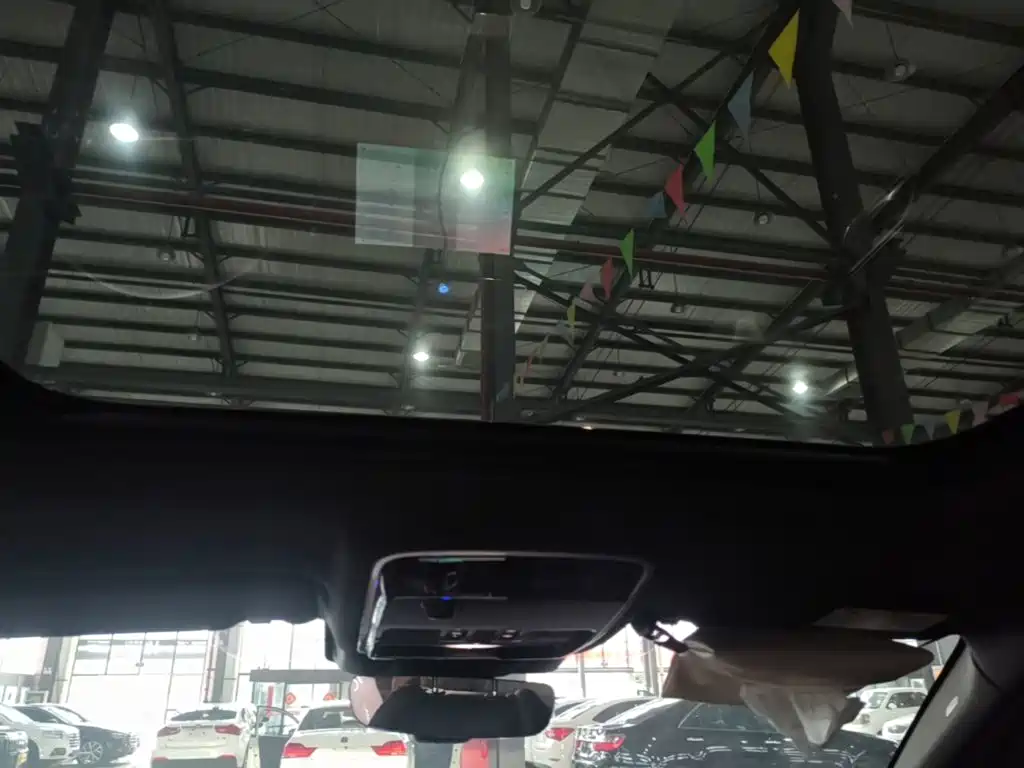 Land Rover Velar — миниатюра 18