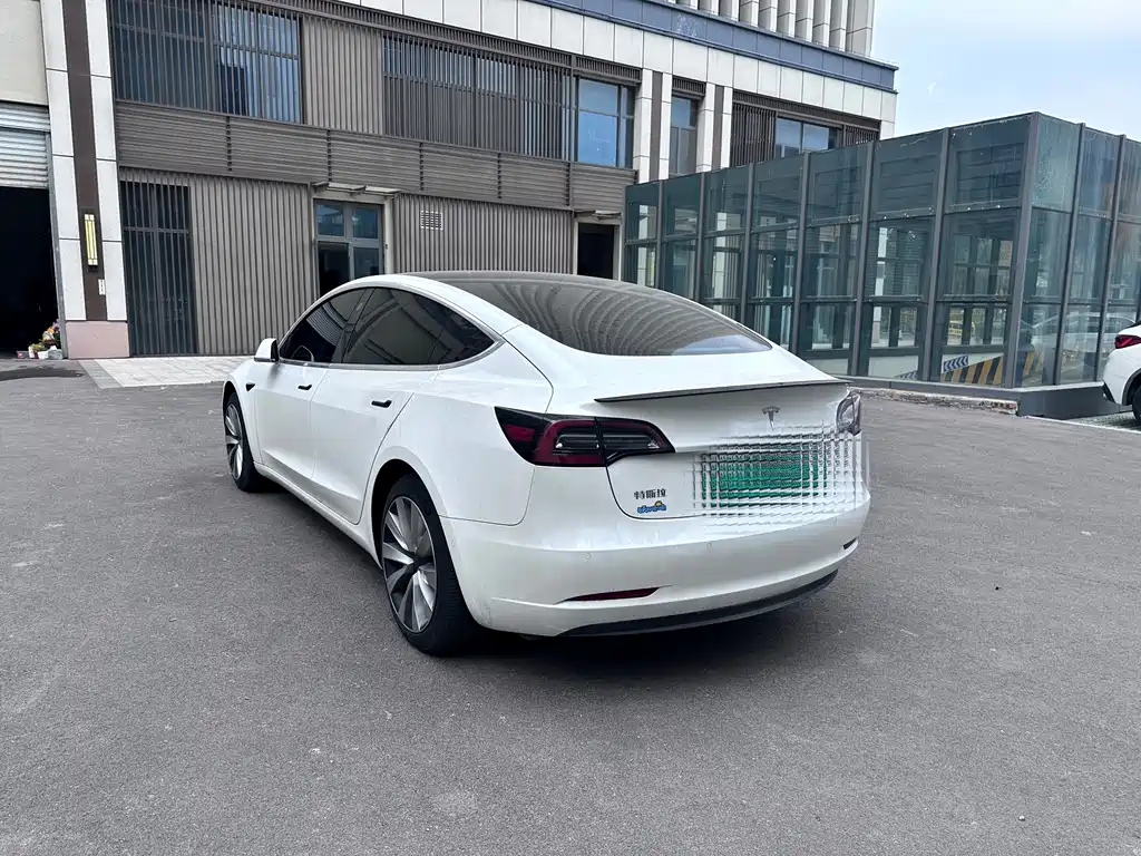 Tesla Model 3 — миниатюра 4