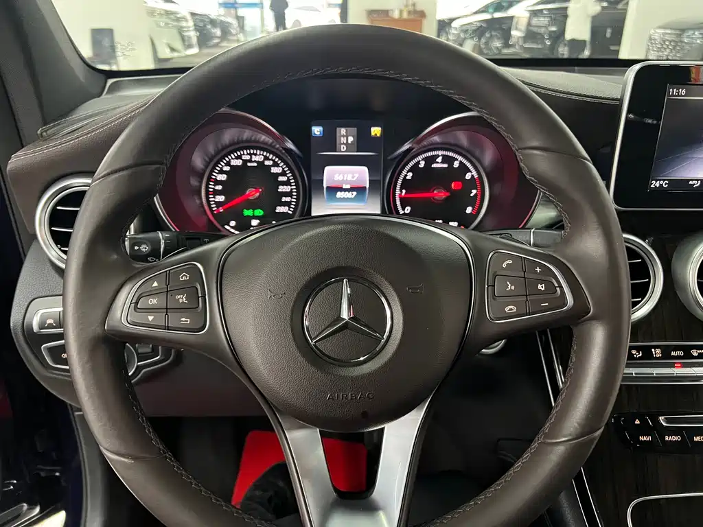 MERCEDES-BENZ GLC
