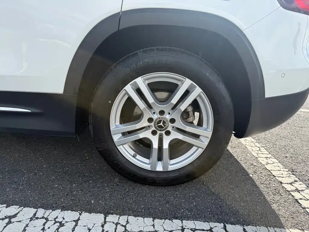 Mercedes-Benz GLB — миниатюра 12