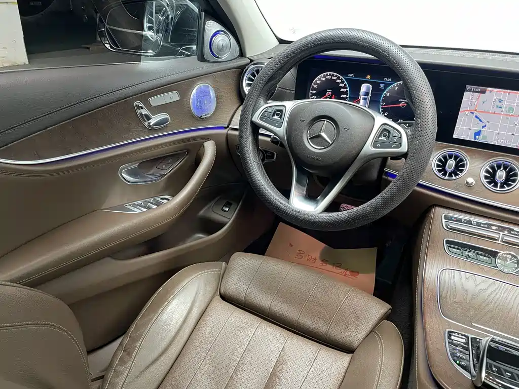 Mercedes-Benz E-Class — миниатюра 13