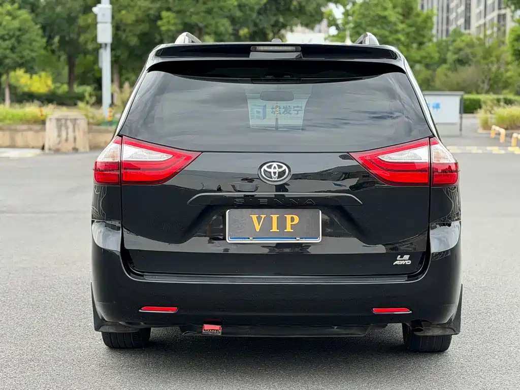 Toyota Sienna — миниатюра 4