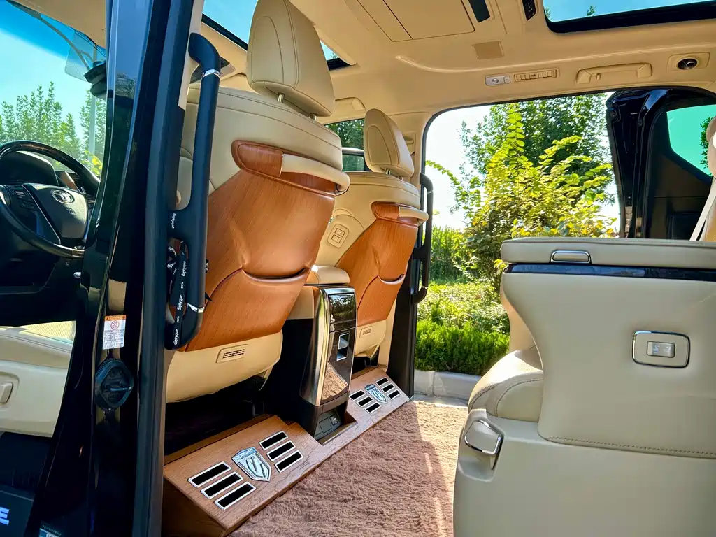 Toyota Vellfire — миниатюра 13