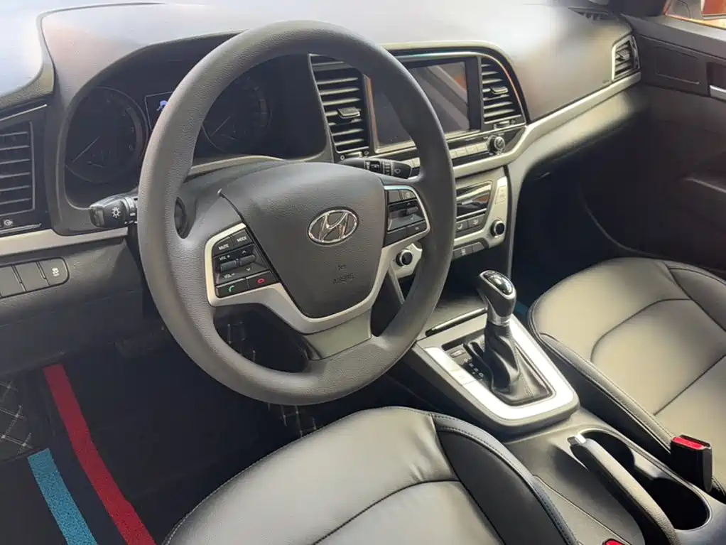 Hyundai Elantra — миниатюра 11