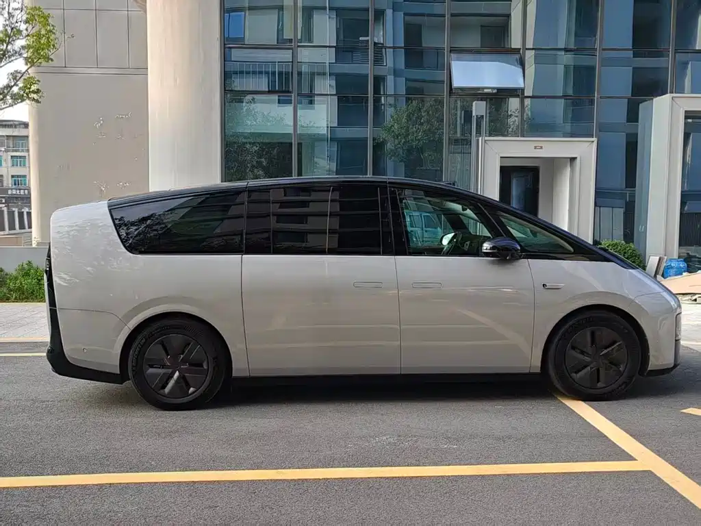 Li Auto Li MEGA — миниатюра 8