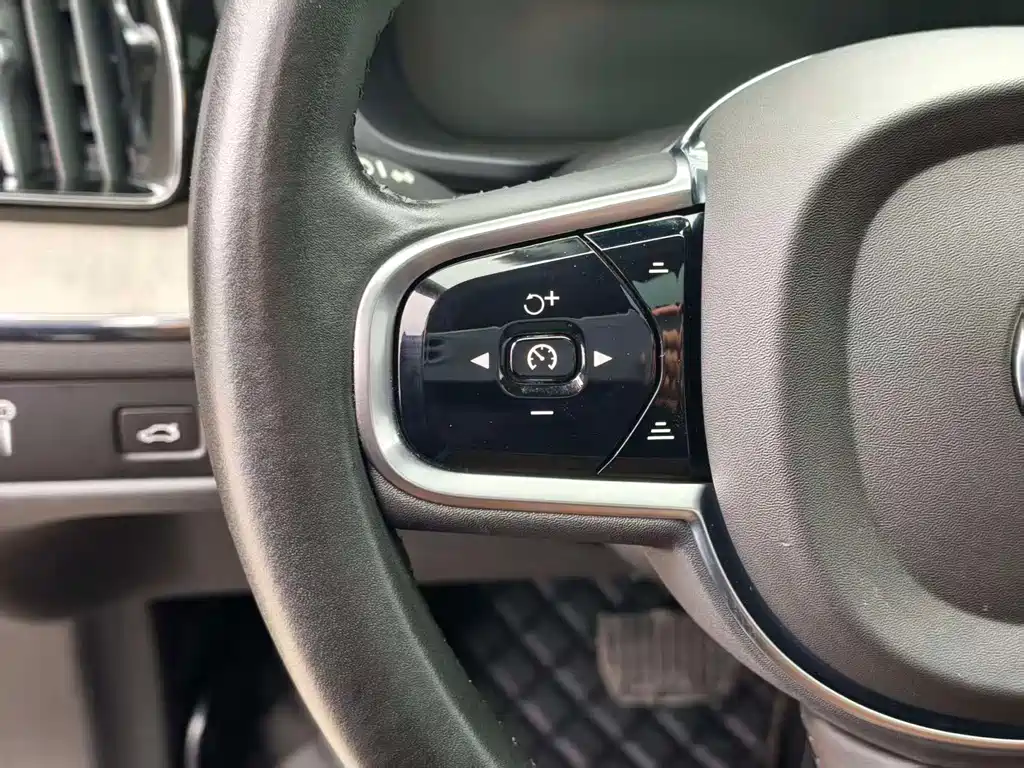 Volvo XC60 — миниатюра 11