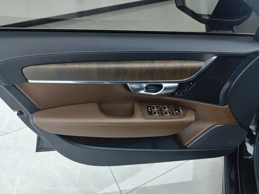 Volvo S90 — миниатюра 7
