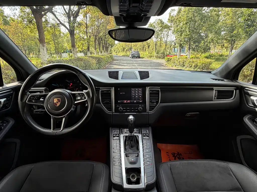 Porsche Macan — миниатюра 12