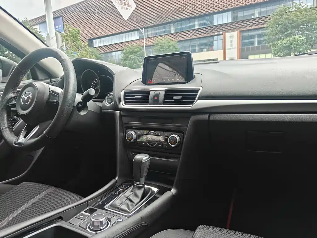 Mazda Mazda3 3 2017 1.5L AT Luxury VI