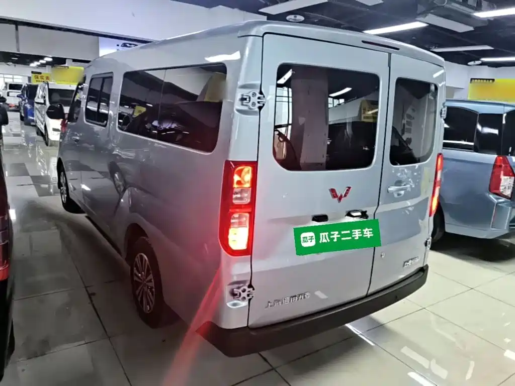 Wuling Yangguang — миниатюра 5