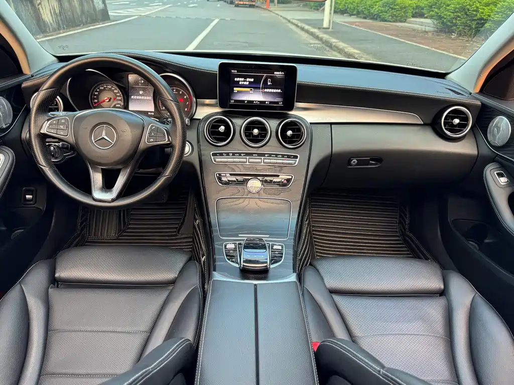 Mercedes-Benz C-Class — миниатюра 11