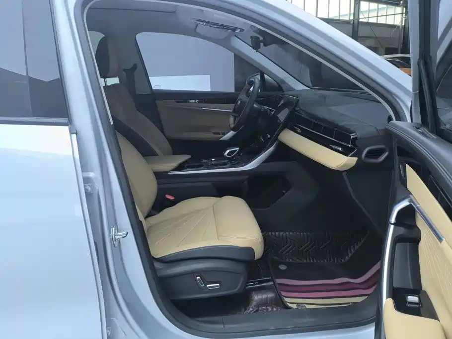 Geely Boyue L — миниатюра 8