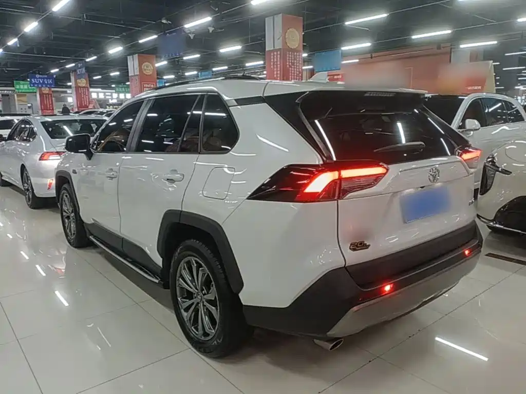 Toyota RAV4 — миниатюра 5