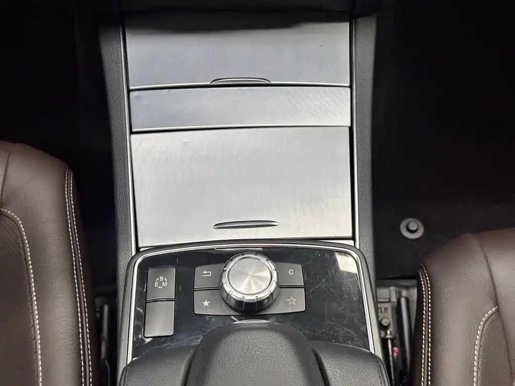 Mercedes-Benz E-Class (Import) — миниатюра 19