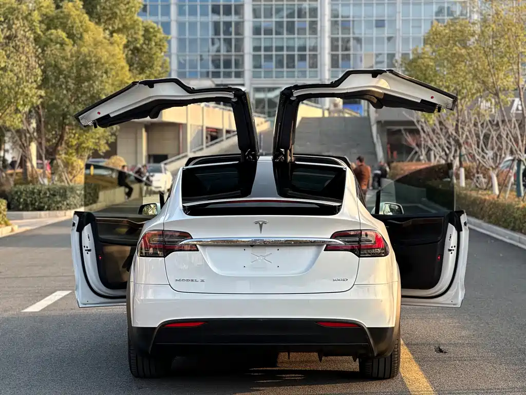 TESLA MODEL X