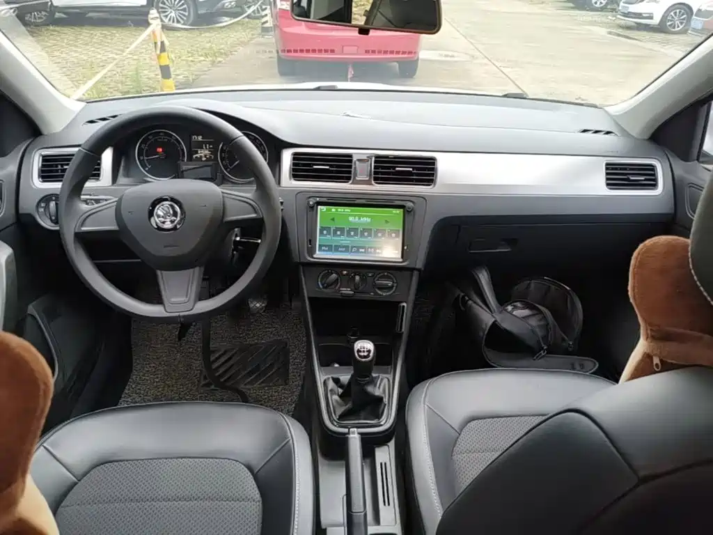 Skoda Rapid Spaceback — миниатюра 10