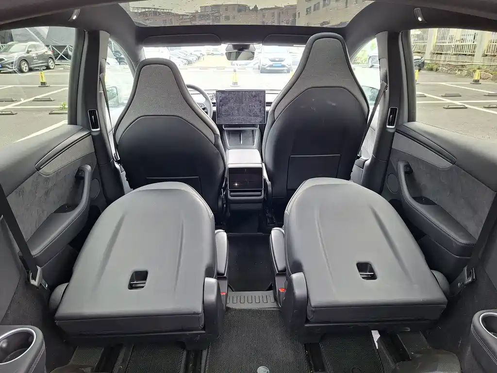 Tesla Model Y L — миниатюра 24