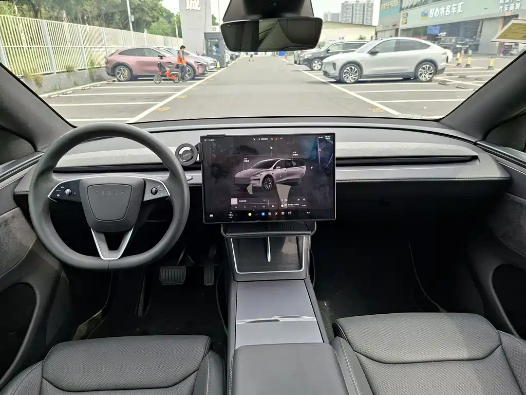 Tesla Model Y L — миниатюра 11