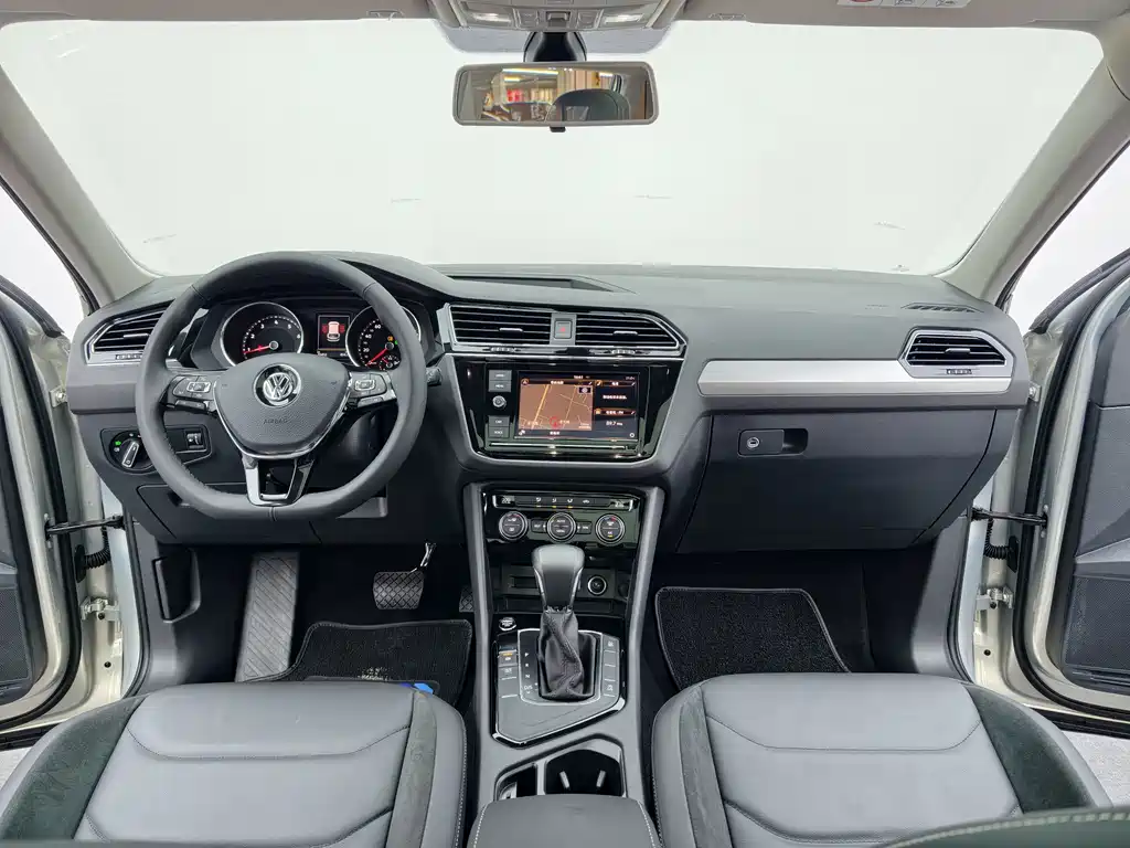 Volkswagen Tiguan L — миниатюра 33