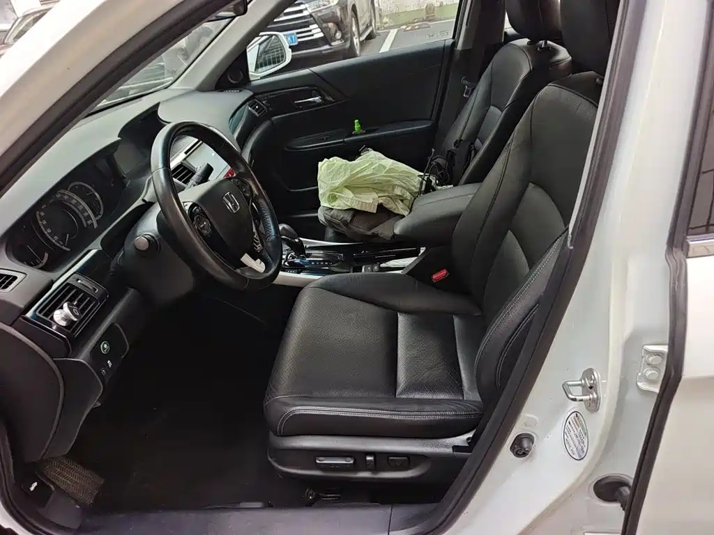 Honda Accord — миниатюра 16