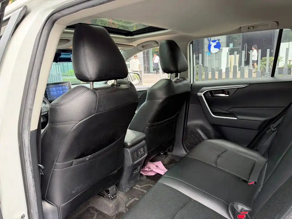 Toyota RAV4 — миниатюра 11