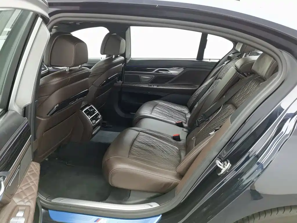 BMW 7 Series — миниатюра 15
