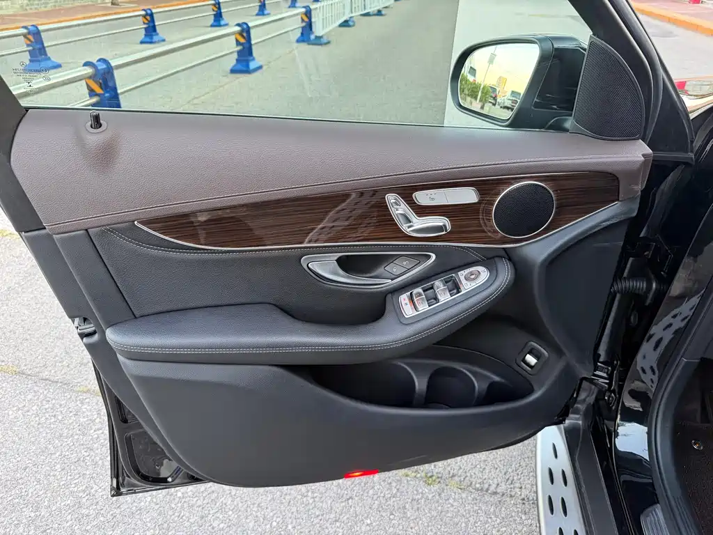 Mercedes-Benz GLC — миниатюра 10
