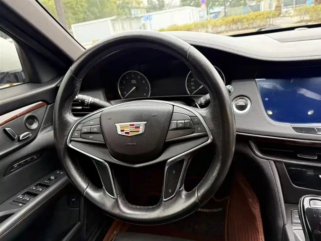 CADILLAC CT6