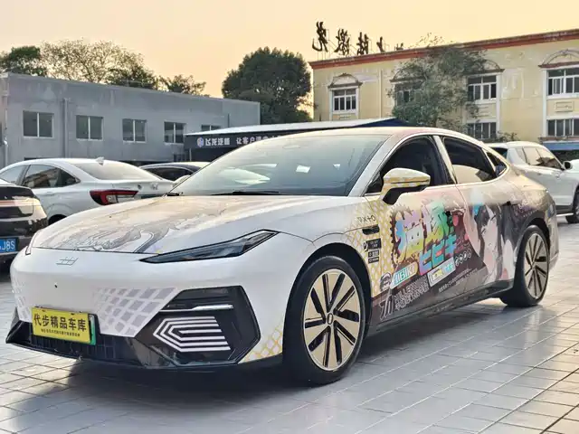 GEELY GALAXY GALAXY E8 2024