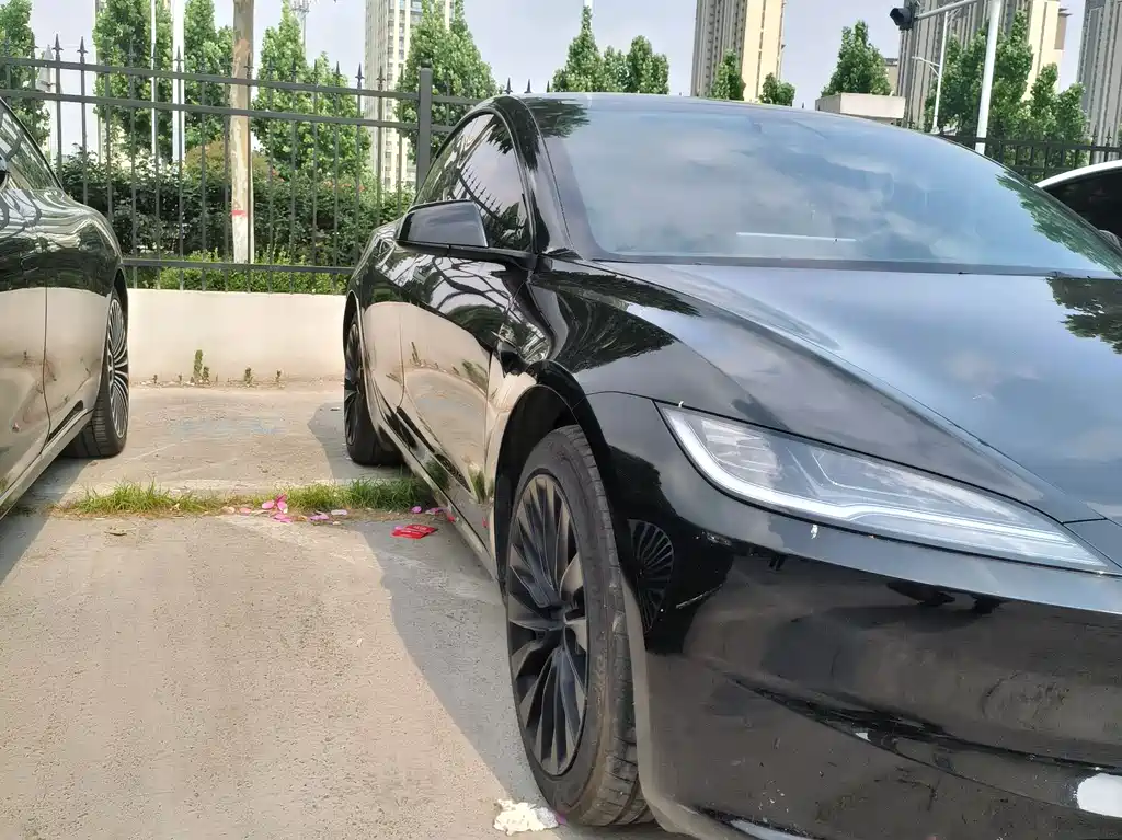 Tesla Model 3 2025