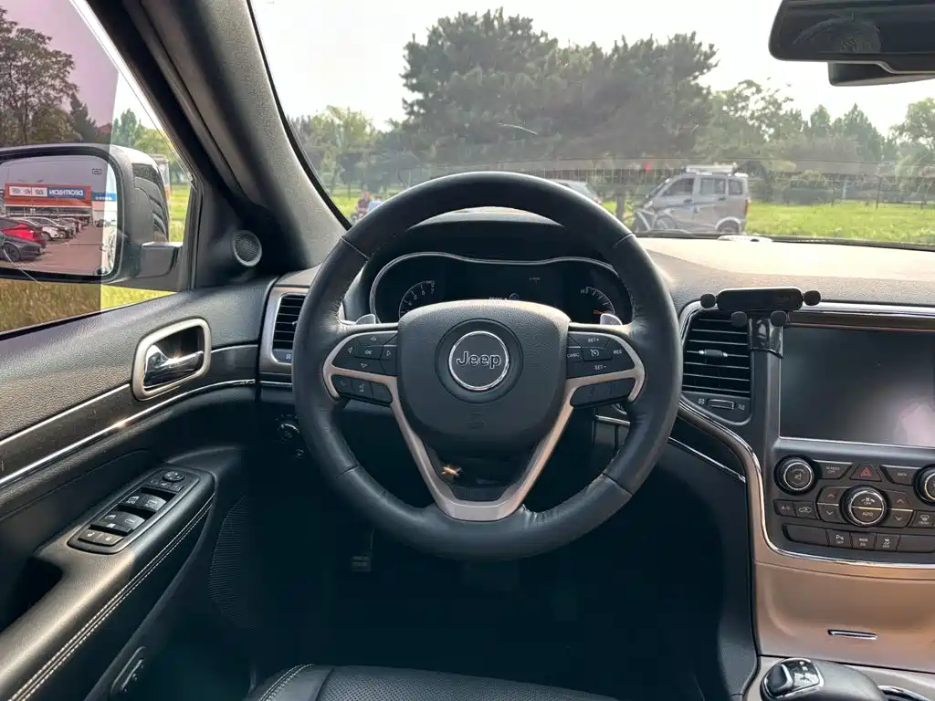 Jeep Grand Cherokee (Import) — миниатюра 22