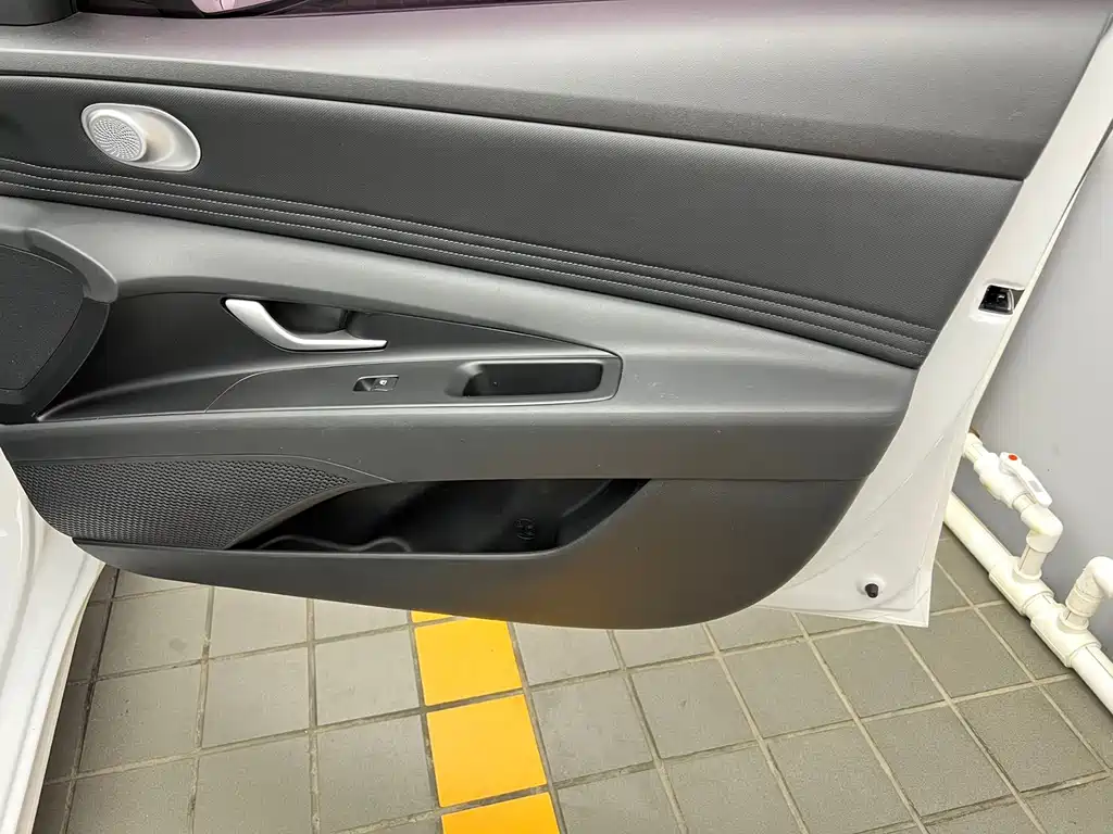 Hyundai Elantra — миниатюра 16
