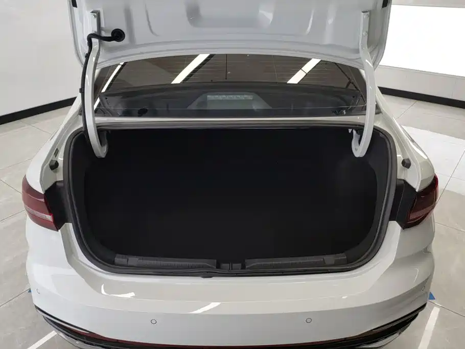 Volkswagen Lavida — миниатюра 4