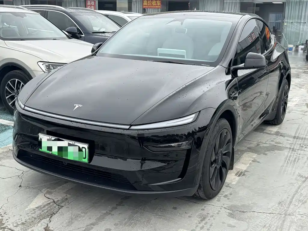 Tesla Model Y 2025