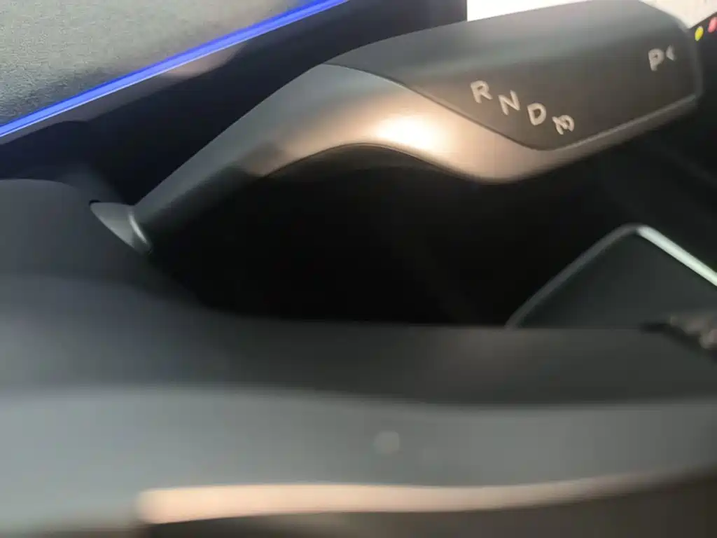 Tesla Model Y — миниатюра 10